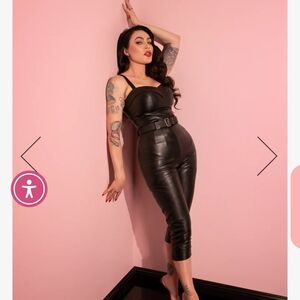 Vixen By Micheline Pitt Faux Leather Capri Pants Size Medium